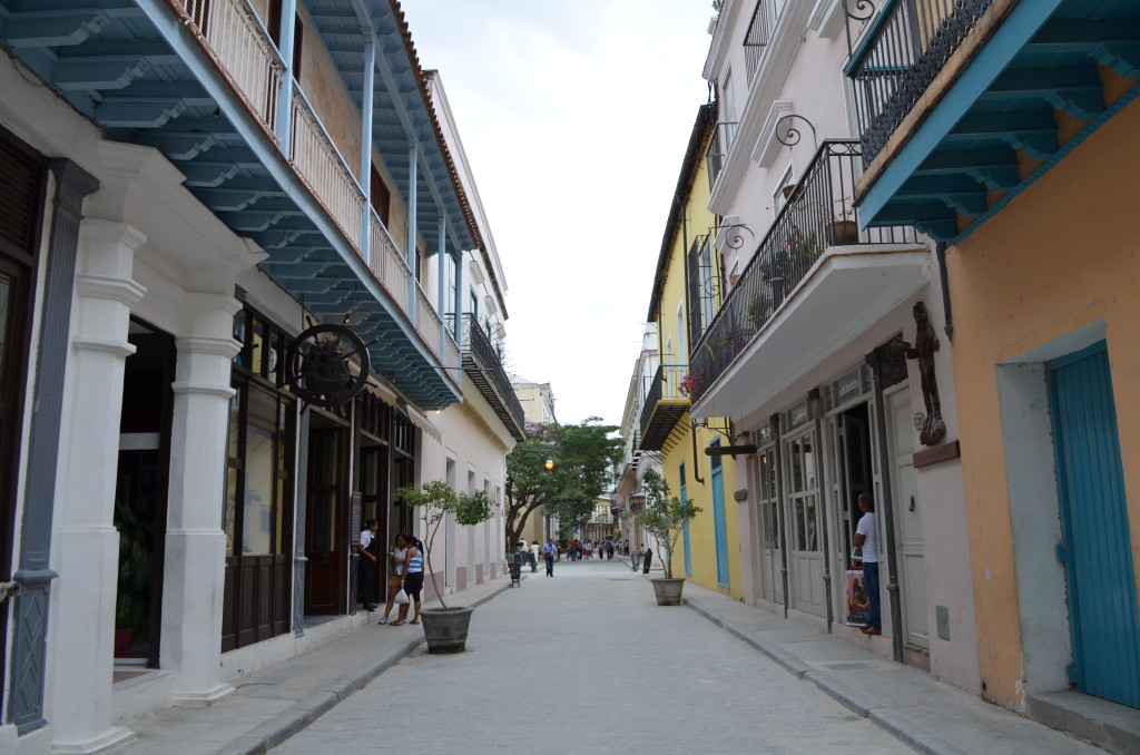 Calle Mercaderes www.afriendafar.com #havana #cuba