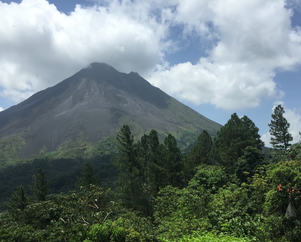 Guest Post: Leaving My Comfort Zone in Costa Rica- Arenal- www.afriendafar.com #costarica